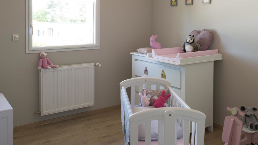 Chambre bébé maison témoin décorée